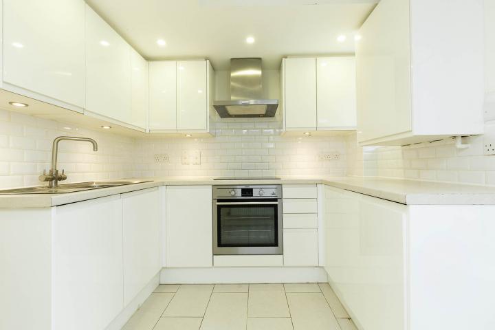 			2 Bedroom, 1 bath, 1 reception Flat			 Fairhazel Gardens, South Hampstead